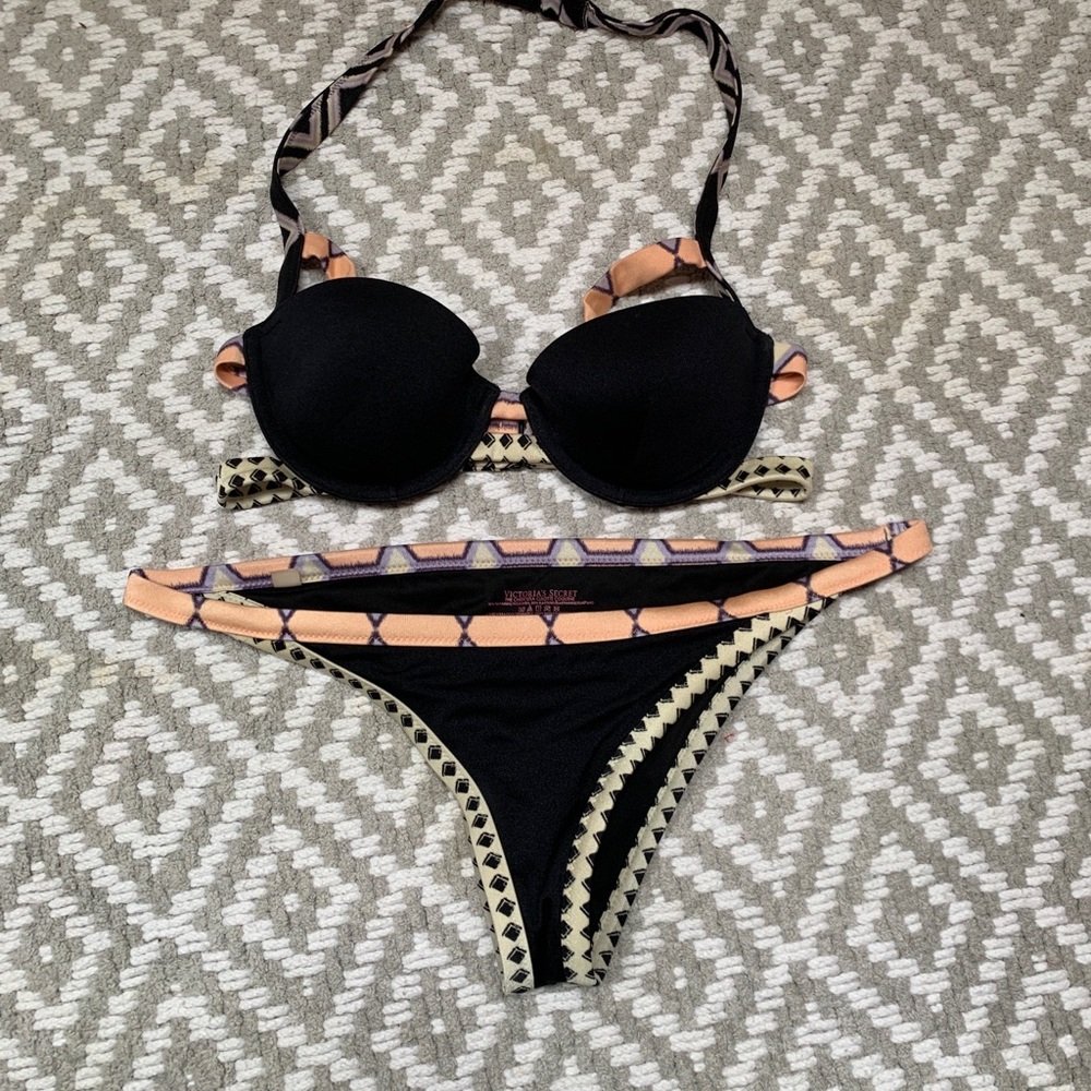 Victoria’s Secret bikini